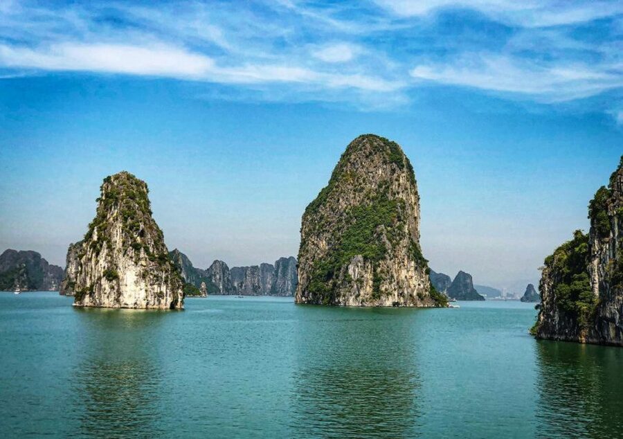 2-Day: Hanoi - Ninh Binh - Halong Bay Luxury Cruise - Mua Cave and the climb to Lying Dragon Mountain