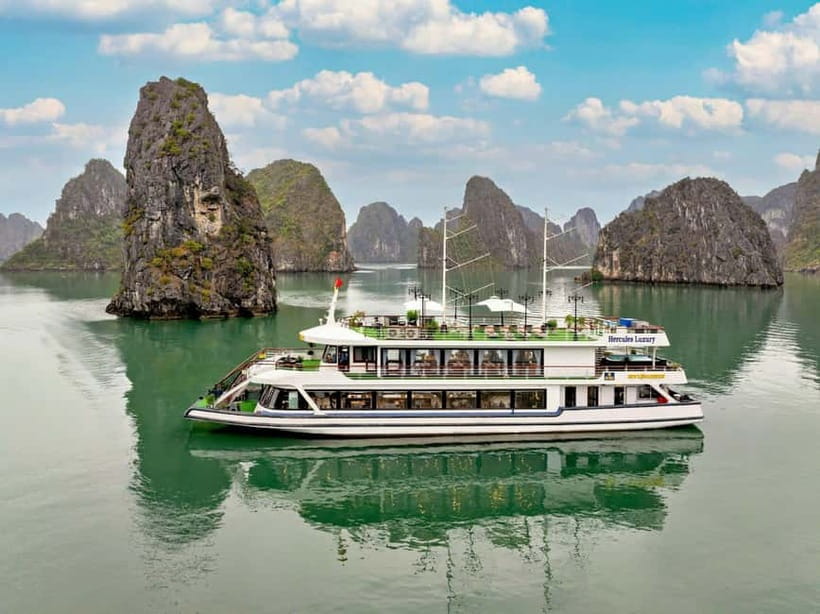 2-Day: Hanoi - Ninh Binh - Halong Bay Luxury Cruise - Day one: leaving Hanoi for Hoa Lu