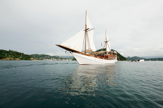 3 Days Deluxe Boat Private Cabin Sailing Trip in Komodo Island - Key things to know before booking