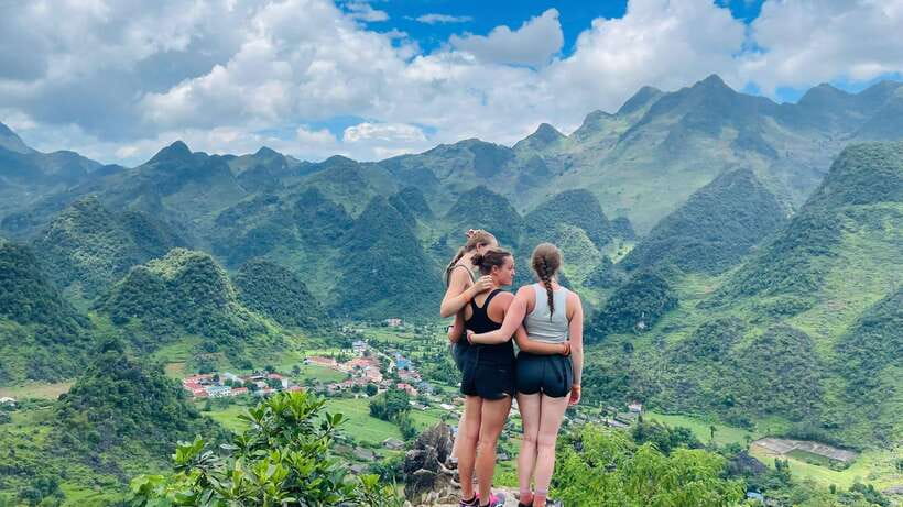 4-day Motorbike Ha Giang Loop Luxury Tour With Easy Rider - Night 0: the long bus ride from Hanoi to Ha Giang