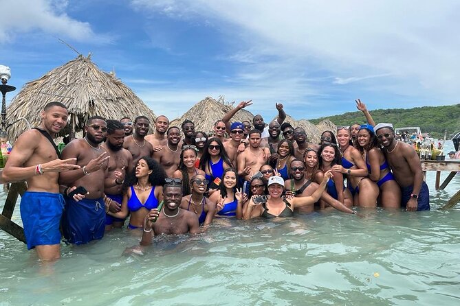 5 Islands VIP Escape : Snorkeling, Private Lunch & Open Bar - Snorkeling near Isla Grande