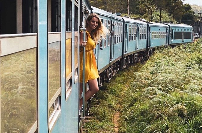 7 Days Tour in Sri Lanka Hotels with Breakfast and Luxury Car - Day 4: Tea country and Ella’s famous bridge