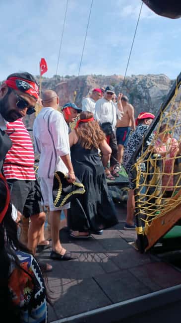 Alanya: Luxury Pirate Boat with Lunch & Unlimited Drinks - Foam Party, Crew Shows, and the Sound Level