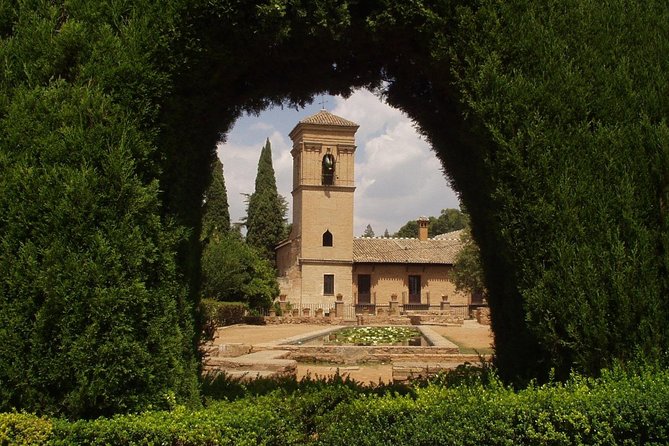 Alhambra & Generalife Skip the Line Premium Tour including Nasrid Palaces - Small group benefits, with one qualification