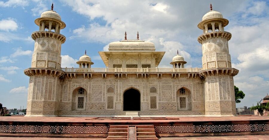 All Inclusive Private Taj Mahal Luxury Tour from Delhi - Agra Fort: the story behind imperial power