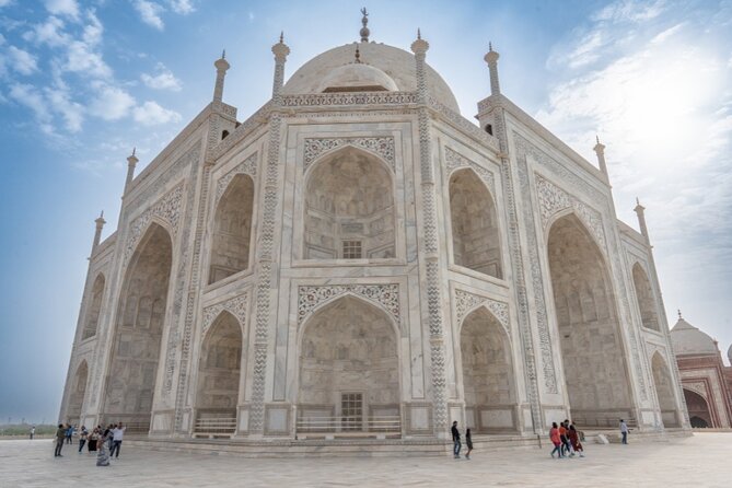 All Inclusive Private Taj Mahal Luxury Tour from Delhi by Car - The guides make the biggest difference