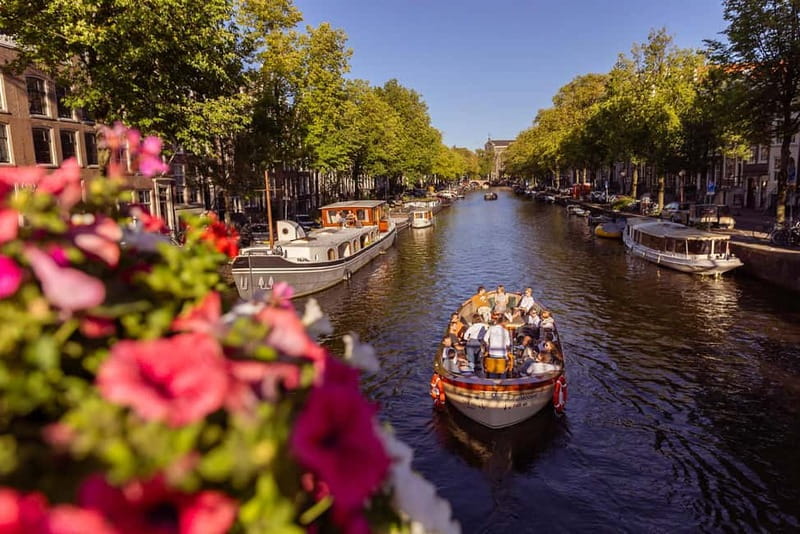 Amsterdam: 2-Hour Luxury Canal Cruise with Snacks & Drinks - Why two hours works better than the usual canal loop
