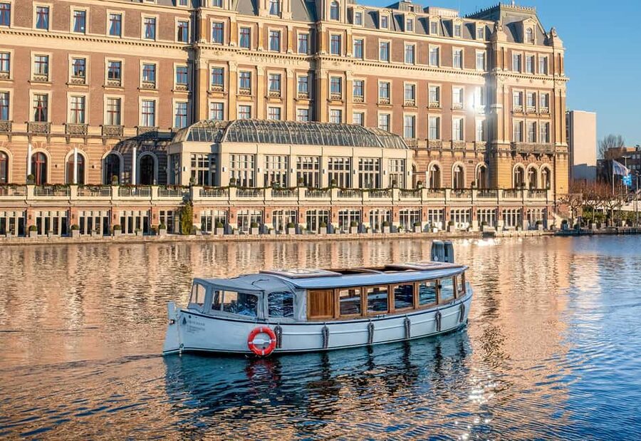 Amsterdam: 2-Hour Luxury Canal Cruise with Snacks & Drinks - Meeting at d’Vijff Vlieghen on Keizersgracht