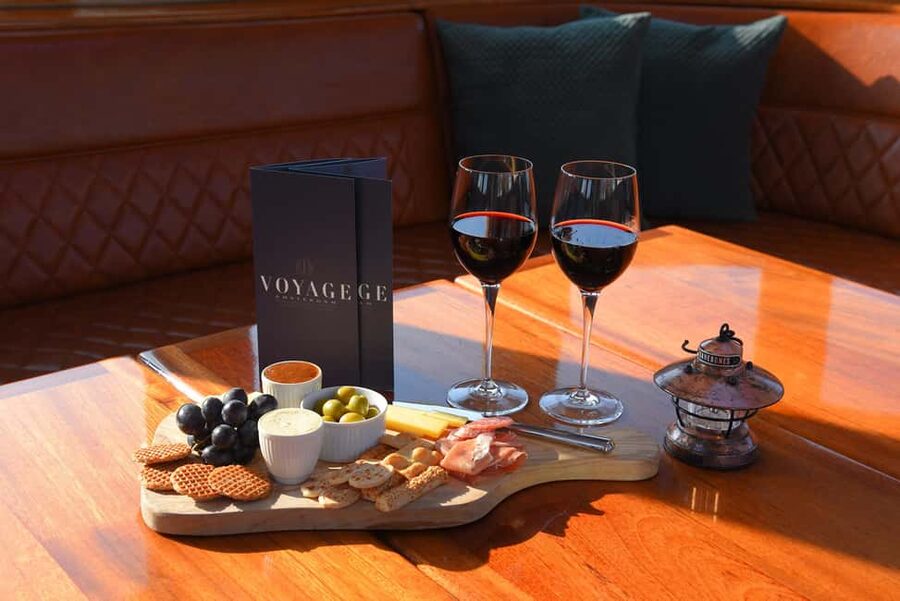 Amsterdam: 2-Hour Luxury Canal Cruise with Snacks & Drinks - Province Houses and the slower side of Amsterdam