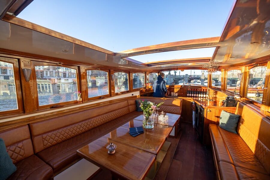 Amsterdam: 2-Hour Luxury Canal Cruise with Snacks & Drinks - Drinks, Dutch snacks, and blankets