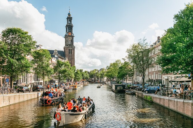 Amsterdam Classic Saloon Boat Canal Cruise with Live Guide - Choosing between the open boat and classic saloon