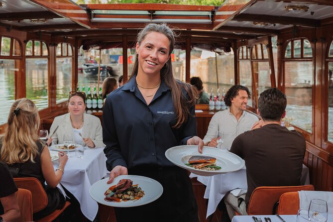 Amsterdam: Exclusive Dinner Canal Cruise - What the 7 p.m. Start Feels Like