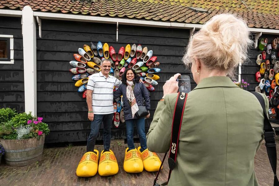 Amsterdam: Explore Zaanse Schans: Half-Day Luxury Coach Trip - Cheese tasting that gives the visit some flavor
