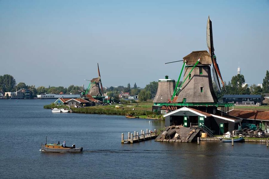 Amsterdam: Explore Zaanse Schans: Half-Day Luxury Coach Trip - From Amsterdam Central Station to This is Holland