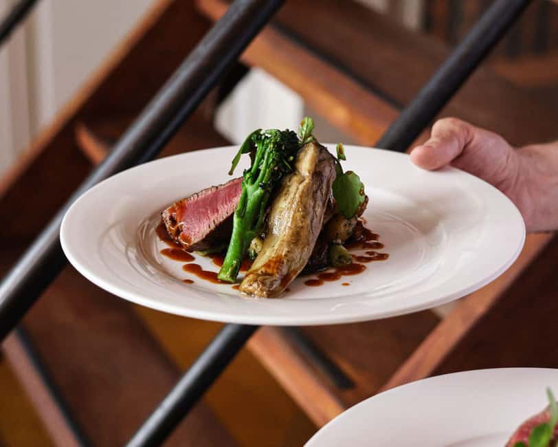 Amsterdam: High-End 3-Course Dinner Canal Cruise - Small Bites and a Calm Start