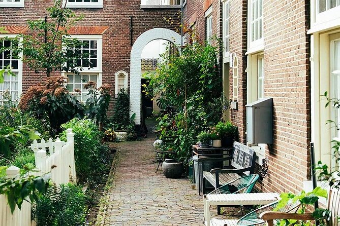 Amsterdam High-End Dutch Food & History Tour - Up to 8 guests - The Sunday and Monday route has its own character