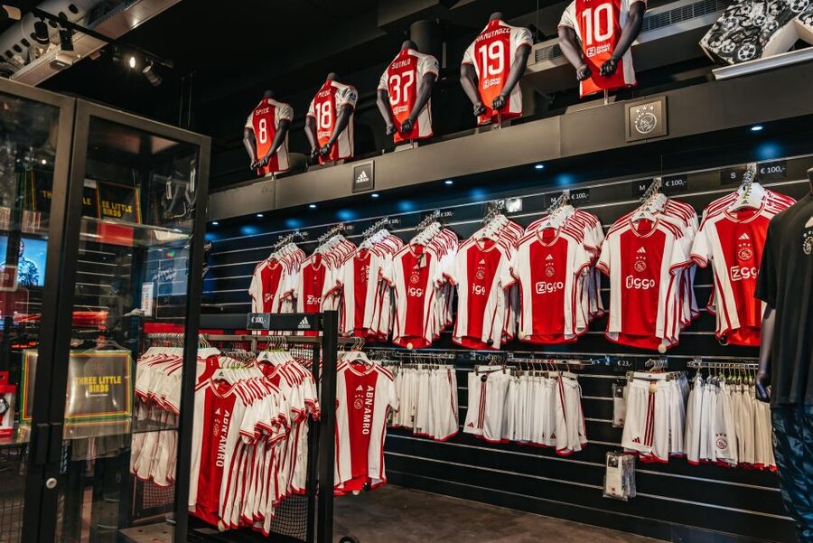 Amsterdam: Johan Cruijff Arena VIP Tour - The skybox drink and premium seating