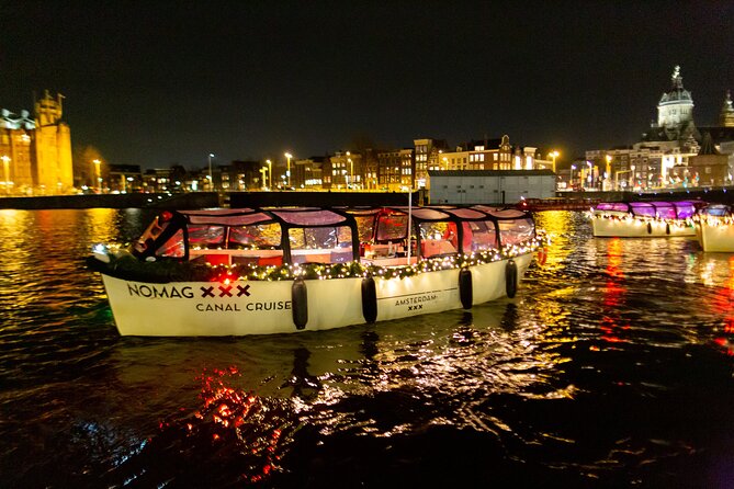 Amsterdam Light Festival: Canal Cruise + Snack & Unlimited Drinks - How the guide affects the experience