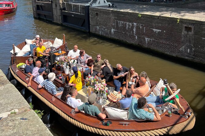 Amsterdam Luxury Boutique Boat tour with Unlimited Beer and Wine - Covered or open boat?