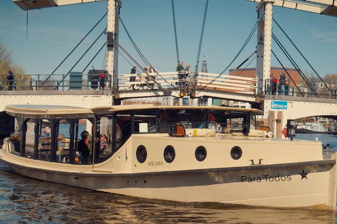 Amsterdam: Luxury Canal Cruise with Historic VR Experience - Starting at Leiden Square in central Amsterdam