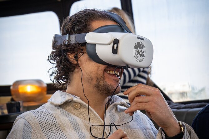 Amsterdam: Luxury Canal Cruise with Historic VR Experience - Seven short VR scenes from 17th-century Amsterdam