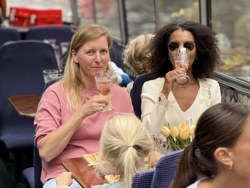 Amsterdam: Luxury Cheese & Wine Canal Cruise - What this one-hour cruise actually gives you