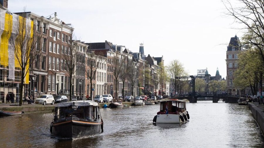 Amsterdam: Luxury Private Boat Tour - Why a private boat changes the Amsterdam canal ride