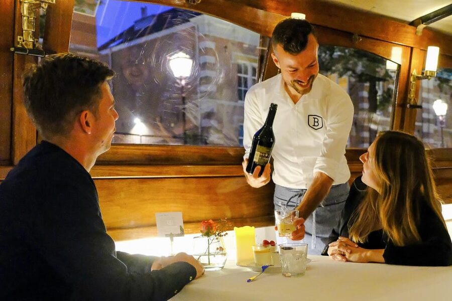 Amsterdam: Luxury Saloon Boat Cruise with 3-Course Dinner - Choosing Three Courses from the À La Carte Menu