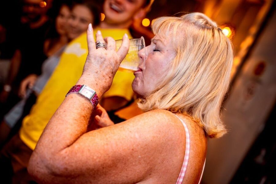 Amsterdam: Original Pub Crawl Party with VIP Entrance - Practical advice for a smoother night