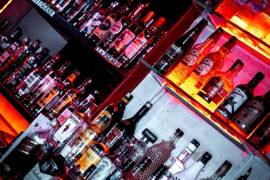 Amsterdam: Original Pub Crawl Party with VIP Entrance - A route through Amsterdam’s night districts