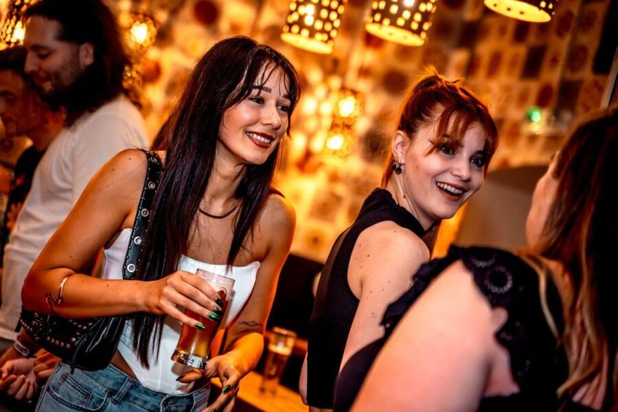 Amsterdam: Original Pub Crawl Party with VIP Entrance - What VIP entry means in practice