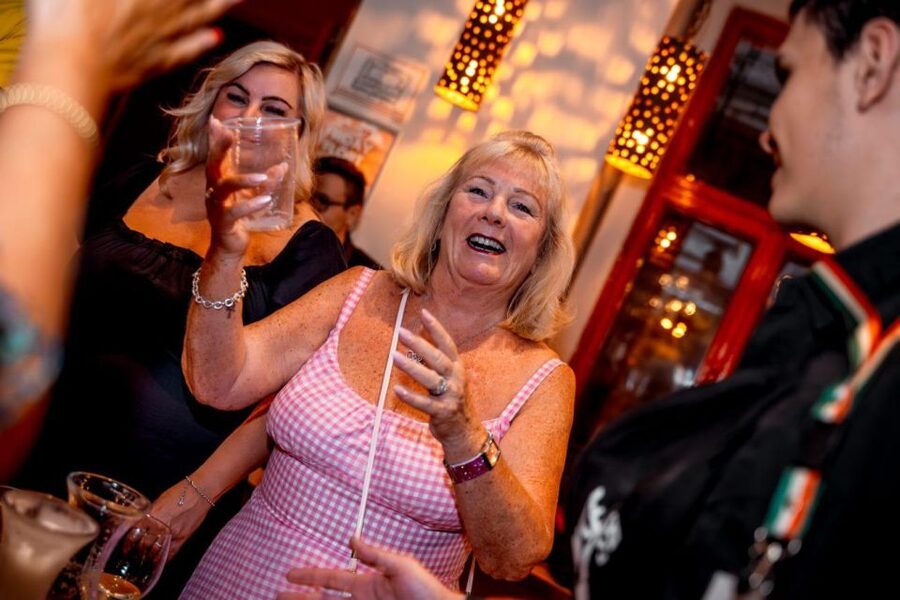Amsterdam: Original Pub Crawl Party with VIP Entrance - A realistic four-hour timeline