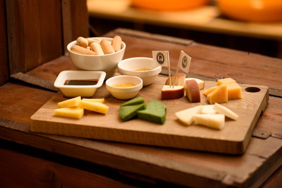Amsterdam: Premium Henri Willig Cheese Tasting Experience - Ten Gouda cheeses, three dips, and plenty to compare
