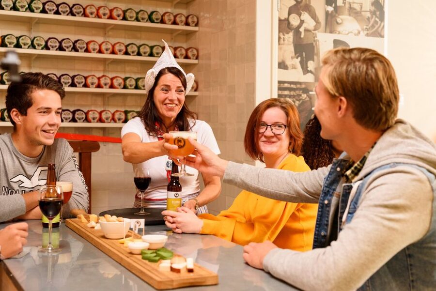 Amsterdam: Premium Henri Willig Cheese Tasting Experience - Buying cheese after the tasting