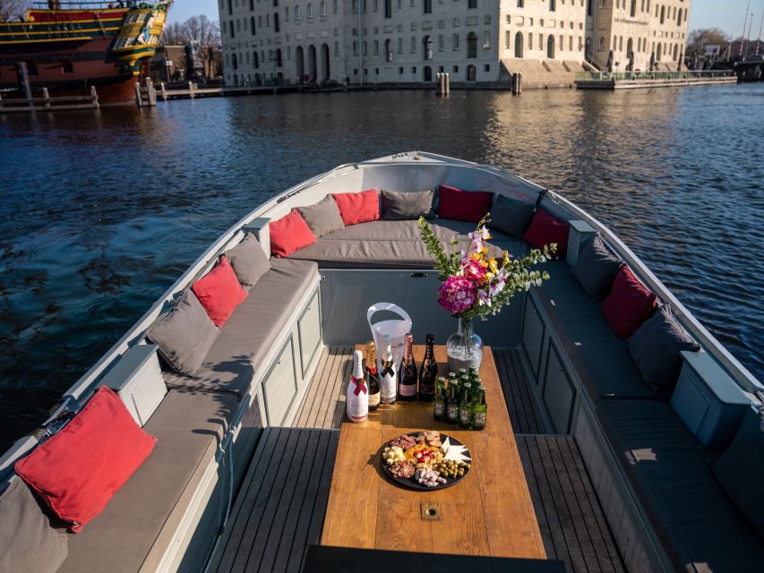 Amsterdam: Private Luxury Cruise with Drinks & Silent Disco - Finding the dock behind the Apple store