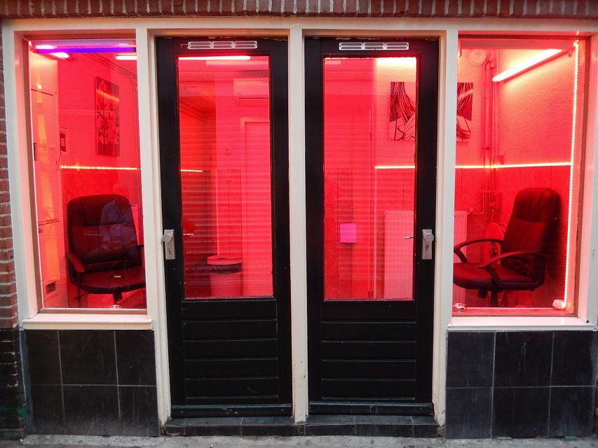 Amsterdam: Red Light District Exclusive Night Tour - Canals, old houses, and the Grachtengordel