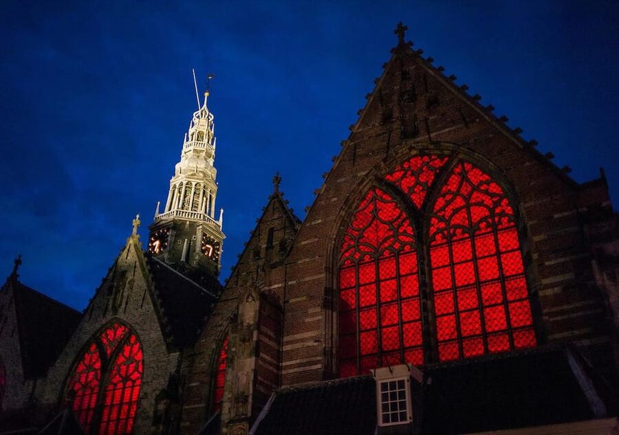 Amsterdam: Red Light Tour Exclusive + Peep Show - The two-minute live peep-show finale