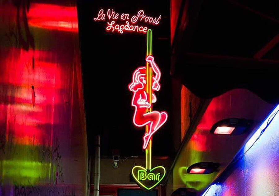 Amsterdam: Red Light Tour Exclusive + Peep Show - What $61 gets you