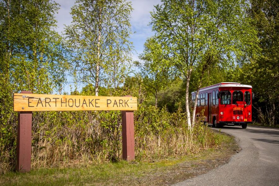 Anchorage: Deluxe Trolley City Tour - Starting downtown at the Log Cabin
