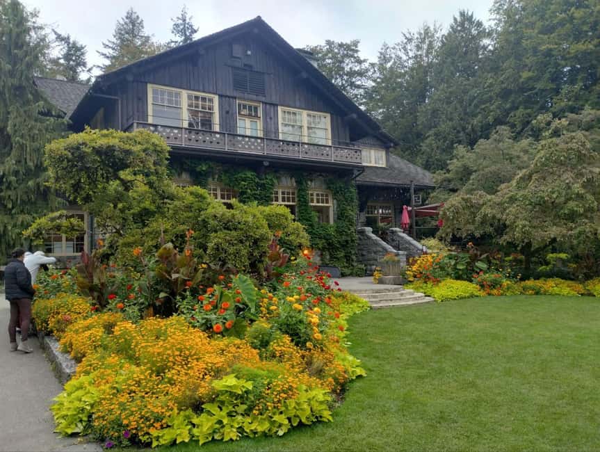Aquarium & StanleyPark+20 Gem Spots+City/Vip Car+Small Group - Totem poles and Stanley Park’s Indigenous stories