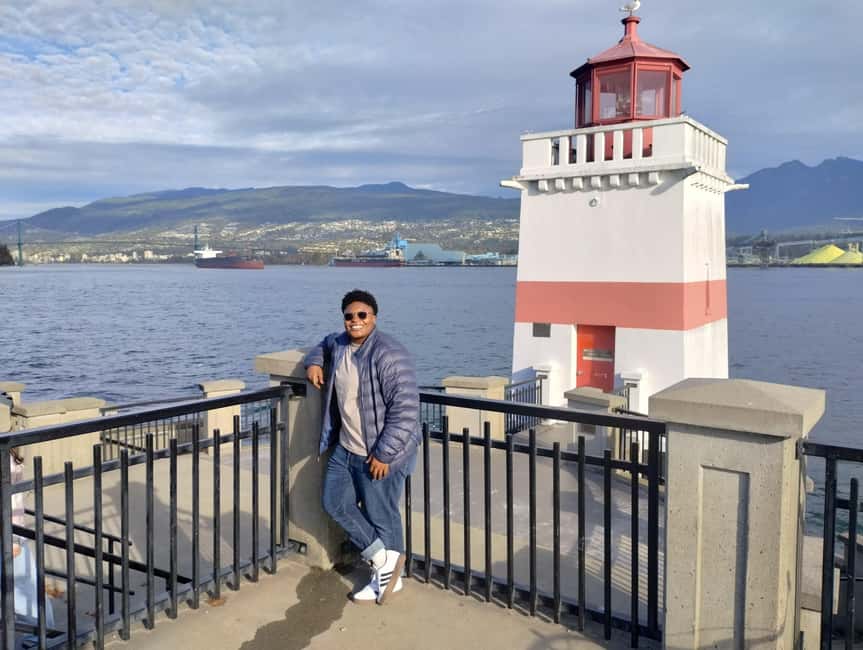 Aquarium & StanleyPark+20 Gem Spots+City/Vip Car+Small Group - Downtown Vancouver on the way to Canada Place