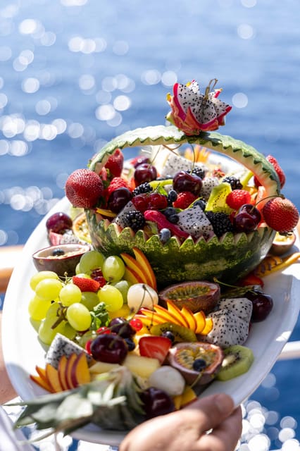 Athens: Saronic Islands Cruise with VIP Area Seating & Lunch - Poros: one quiet hour among the pines