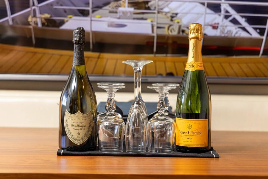 Athens: Saronic Islands Cruise with VIP Area Seating & Lunch - Lunch in the Saronic Gulf