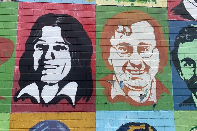 Award Winning Exclusive 2 Hr Private Belfast Black Taxi Cab Tour - Writing your name on the Peace Wall