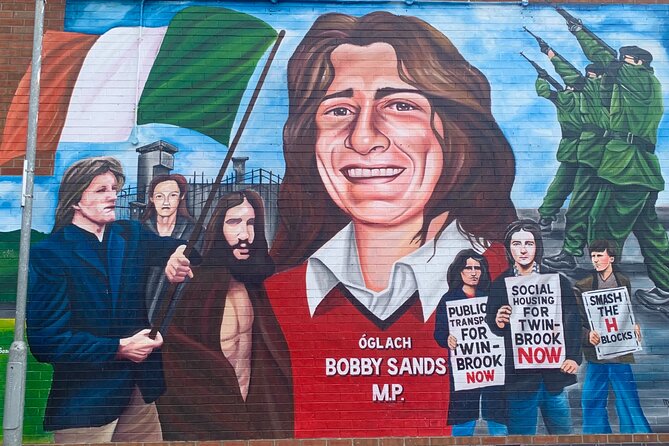 Award Winning Exclusive 2 Hr Private Belfast Black Taxi Cab Tour - The International Mural Wall on Divis Street