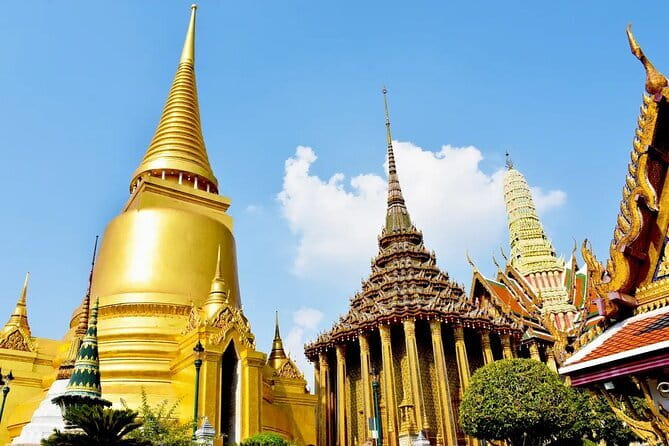Ayutthaya Heritage Private Charter Exclusive Temple Tour - Wat Mahathat and the famous tree-root Buddha