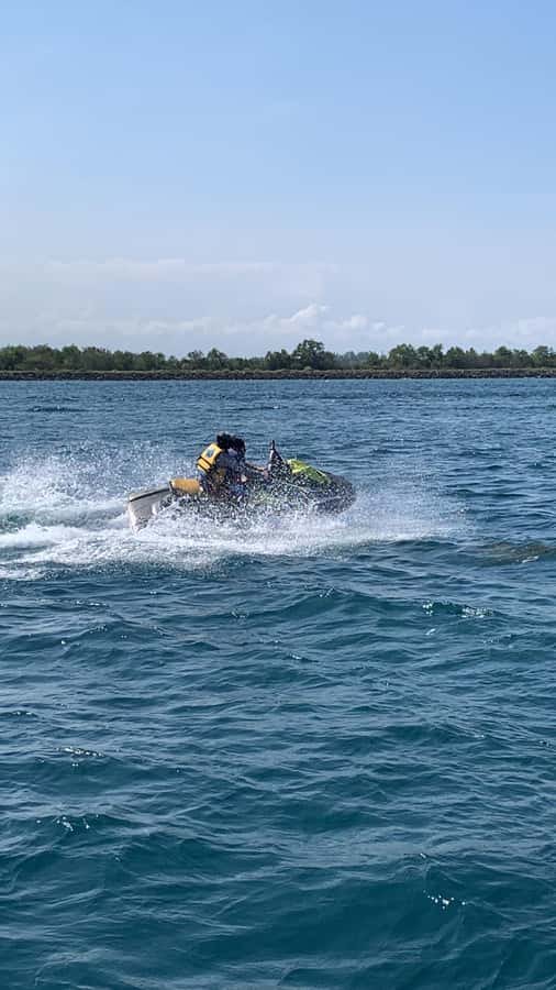 Bali: Watersport Jetski Seawalker Flyfboard Exclusive - Flyboarding above the water