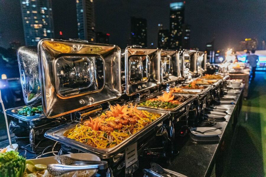 Bangkok: Alangka Luxury Buffet Dinner Cruise With Live Music - Live singers and traditional Thai dance