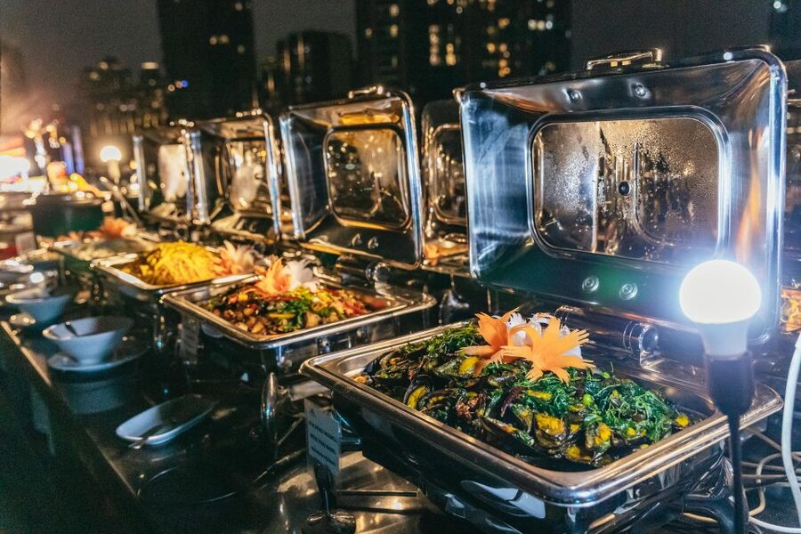 Bangkok: Alangka Luxury Buffet Dinner Cruise With Live Music - Who will enjoy this cruise most
