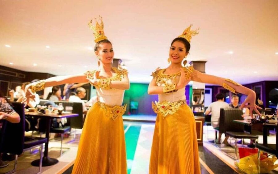 Bangkok: Luxury White Sunset or Dinner Cruise with Beer - Choosing between Asiatique and ICONSIAM
